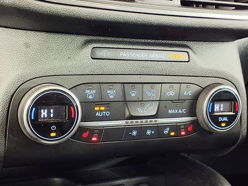 Used 2020 Ford Escape Titanium image 21