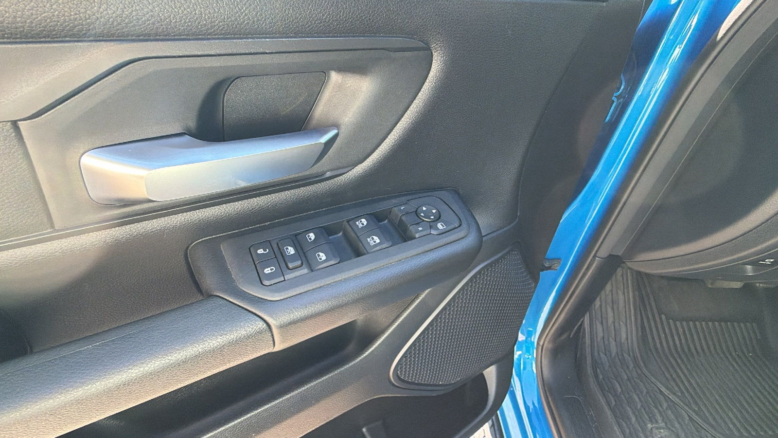 Used 2025 RAM 1500 Warlock AWD/4WD image 15