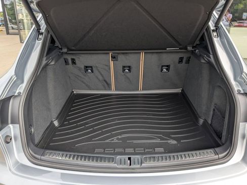 Certified 2026 Porsche Macan AWD/4WD image 22