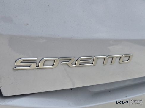 Certified 2024 Kia Sorento EX w/ Panoramic Sunroof Package FWD image 14