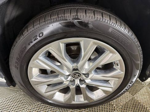Used 2022 Toyota Highlander Limited FWD image 13