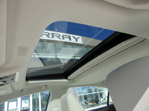 Used 2025 Lexus ES 300h w/ Accessory Package (Z2) image 17