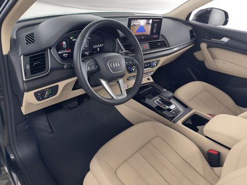 Used 2025 Audi Q5 2.0T Premium w/ Convenience Plus Package AWD/4WD image 4