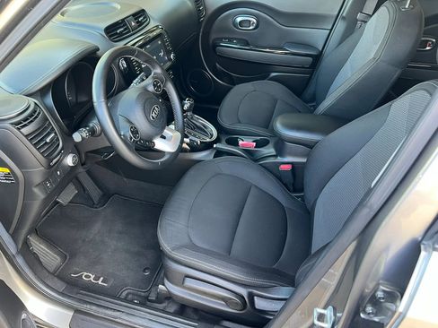Used 2018 Kia Soul + w/ Audio Package FWD image 6