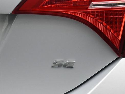 Used 2017 Toyota Corolla SE FWD image 12