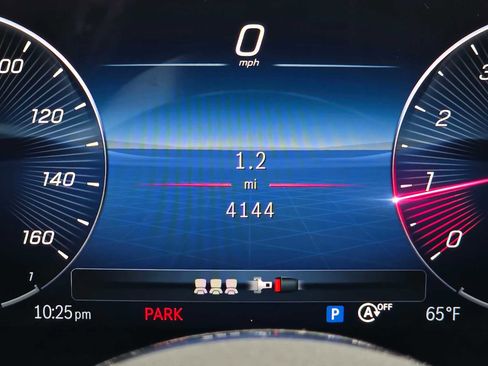 Used 2025 Mercedes-Benz GLA 250 4MATIC image 26