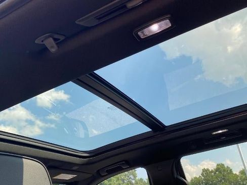 Certified 2022 GMC Yukon Denali image 23