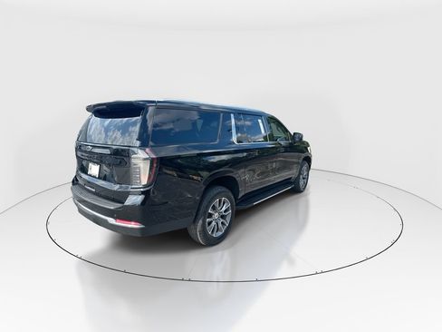 Used 2025 Chevrolet Suburban LT w/ Comfort Package RWD image 8