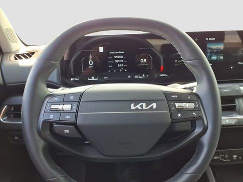 Used 2025 Kia K4 EX image 25