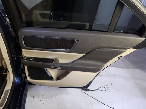 Used 2017 Lincoln Continental Select image 31