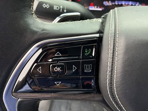 Used 2022 Jeep Grand Cherokee Overland w/ MOPAR Finishing Package image 27