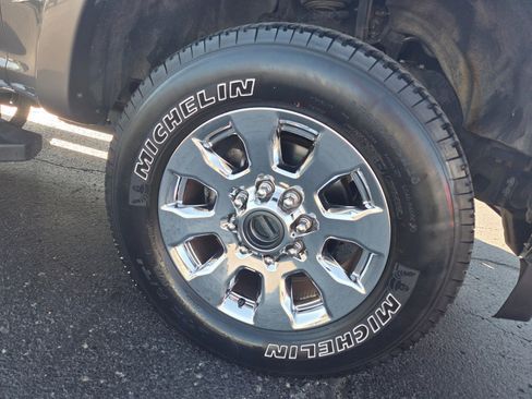 Used 2019 Ford F250 Lariat w/ Chrome Package image 21