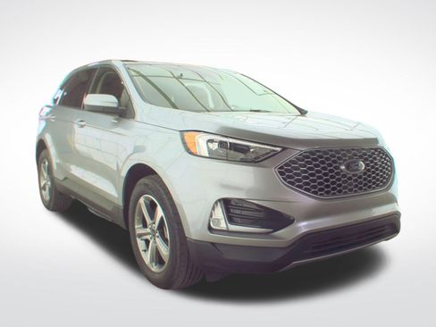 Used 2024 Ford Edge SEL w/ Convenience Package image 4