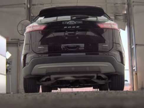 Used 2024 Ford Edge SEL w/ Convenience Package AWD/4WD image 7