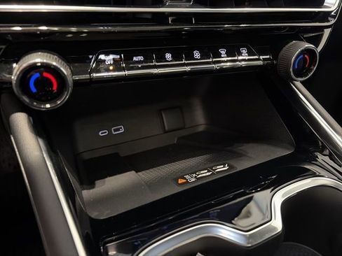 New 2026 Chevrolet Traverse Z71 w/ LPO, Floor Liner Package image 22