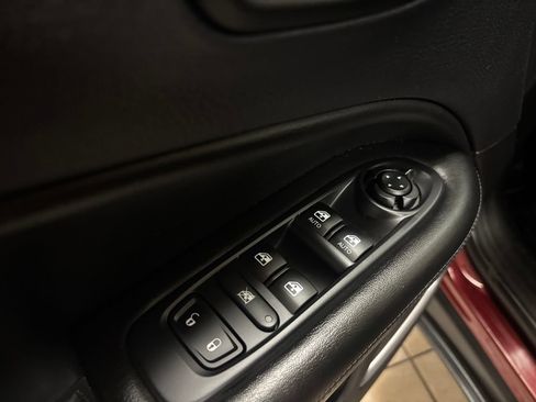 Used 2021 Jeep Compass Latitude AWD/4WD image 21