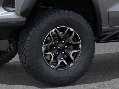 New 2026 Chevrolet Colorado ZR2 w/ Technology Package AWD/4WD image 9