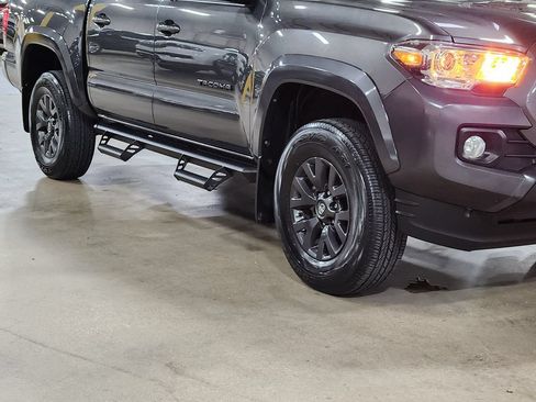 Used 2022 Toyota Tacoma SR5 RWD image 14