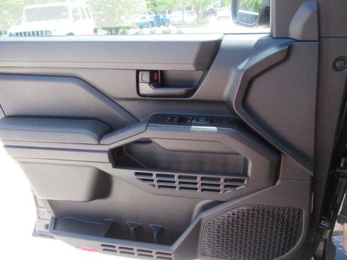 Used 2025 Toyota Tacoma SR w/ Towing Package AWD/4WD image 18