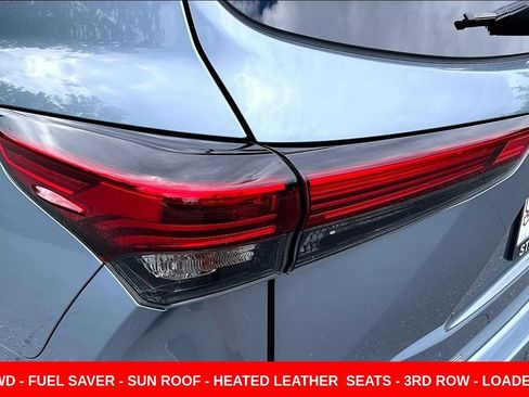 Used 2021 Toyota Highlander XLE AWD/4WD image 22