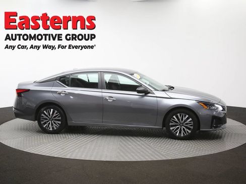 Used 2024 Nissan Altima 2.5 SV FWD image 45