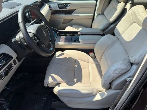 Used 2021 Lincoln Navigator L Reserve w/ Luxury Package AWD/4WD image 11