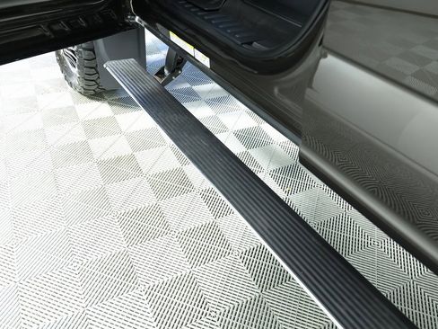 Used 2025 Ford F450 Lariat w/ Lariat Ultimate Package image 17