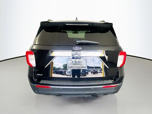 Used 2021 Ford Explorer XLT RWD image 6