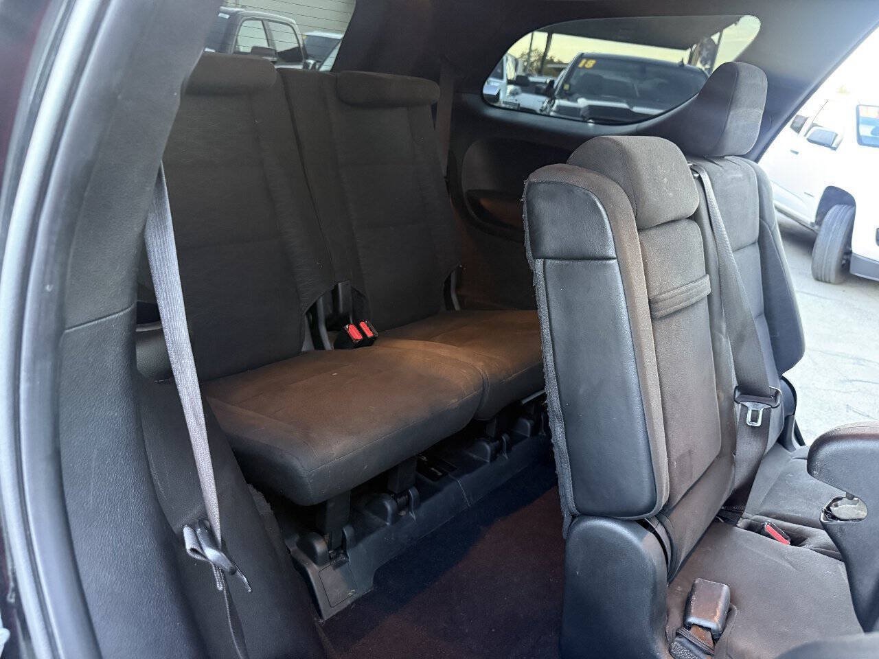 Used 2019 Dodge Durango SXT w/ 3rd Row Seating Group RWD image 15