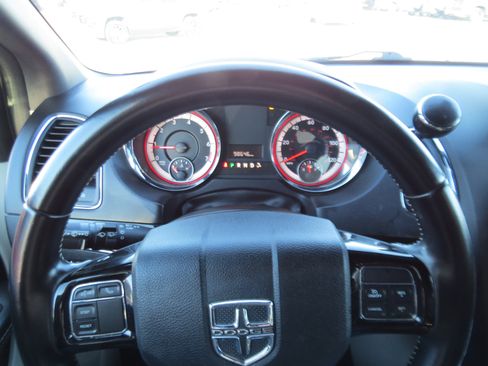 Used 2020 Dodge Grand Caravan SXT image 15