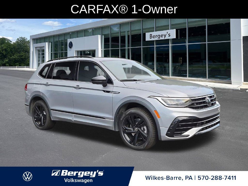 Certified 2024 Volkswagen Tiguan SE R-Line AWD/4WD image 3