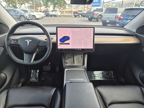 Used 2022 Tesla Model Y Long Range AWD/4WD image 26