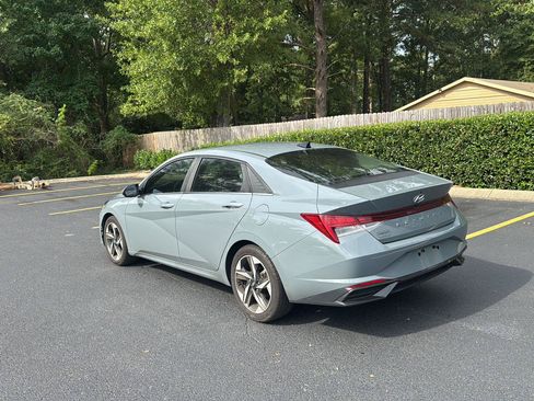Used 2022 Hyundai Elantra SEL w/ Convenience + Premium Package FWD image 11