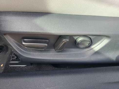 Used 2025 Toyota Camry SE image 13