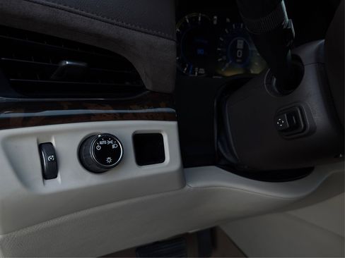 Used 2017 Cadillac Escalade ESV 2WD image 20