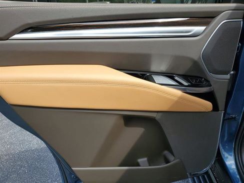 Certified 2025 Cadillac Escalade Premium Luxury image 33