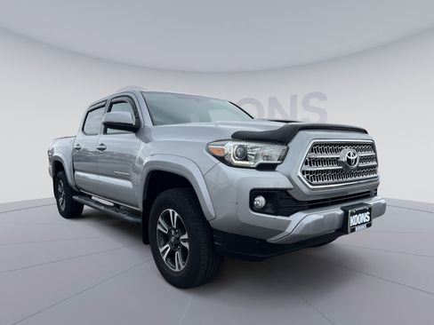 Used 2016 Toyota Tacoma TRD Sport w/ Towing Package AWD/4WD image 10