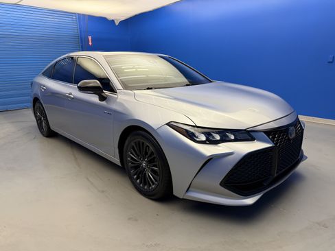 Used 2019 Toyota Avalon XSE w/ All Weather Liner Package FWD image 2