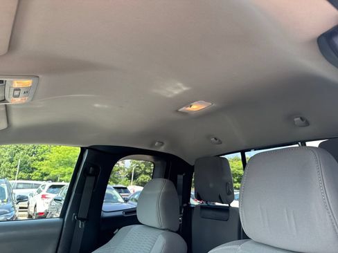 Used 2018 Toyota Tacoma SR5 AWD/4WD image 16