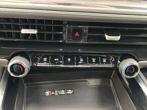 Used 2025 Chevrolet Tahoe Premier AWD/4WD image 22