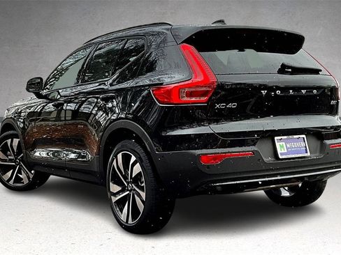 New 2025 Volvo XC40 B5 Ultra w/ Climate Package image 3