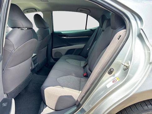 Used 2018 Toyota Camry LE FWD image 21