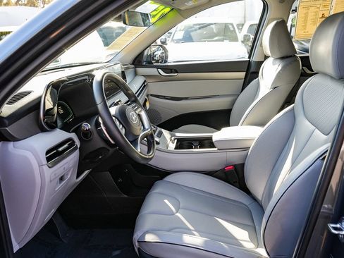 Used 2025 Hyundai Palisade SEL FWD image 16