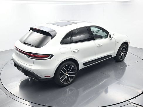 Certified 2025 Porsche Macan AWD/4WD image 38
