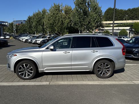 Used 2018 Volvo XC90 T6 Momentum w/ Convenience Package AWD/4WD image 8