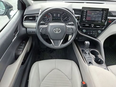 Used 2021 Toyota Camry SE w/ Cold Weather Package image 12