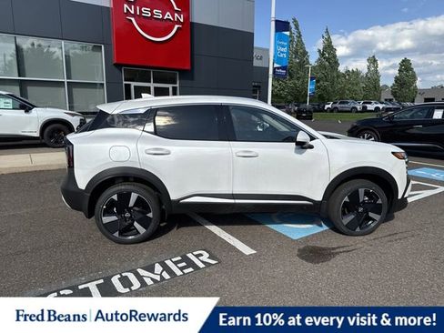 New 2025 Nissan Kicks SR image 8