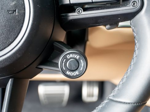 Certified 2025 Porsche Cayenne S AWD/4WD image 33