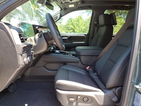 New 2026 Chevrolet Suburban Z71 w/ Z71 Off-Road Package AWD/4WD image 14