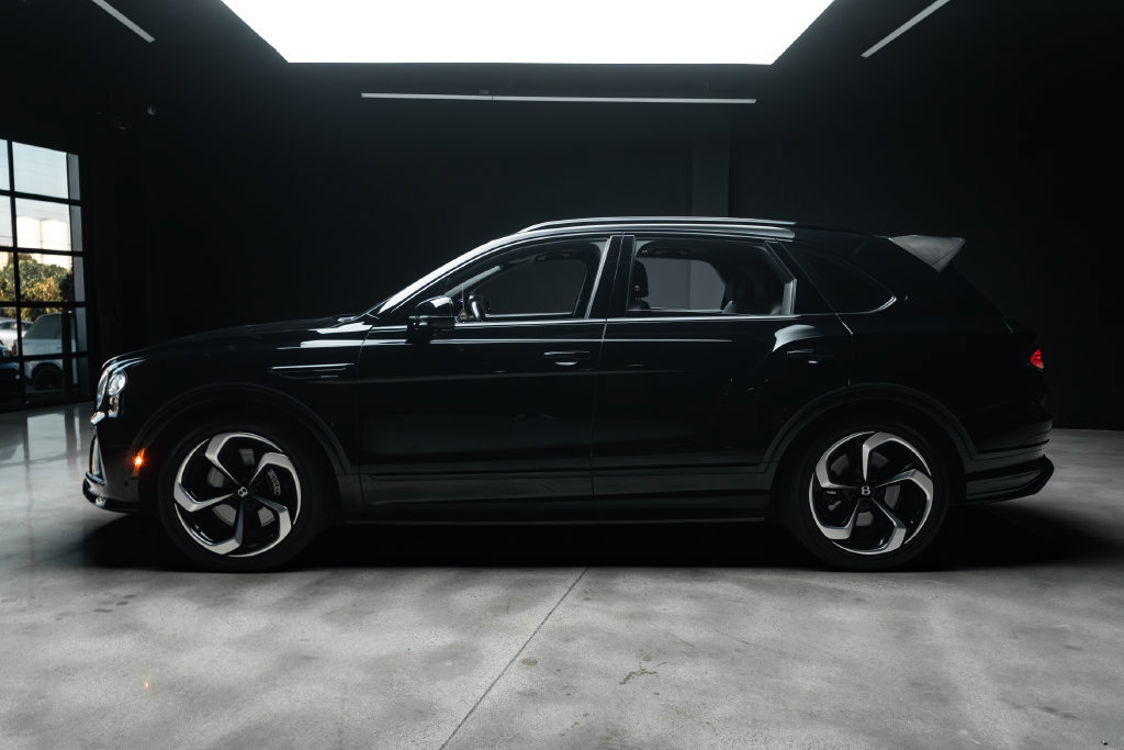 Used 2022 Bentley Bentayga AWD/4WD image 21